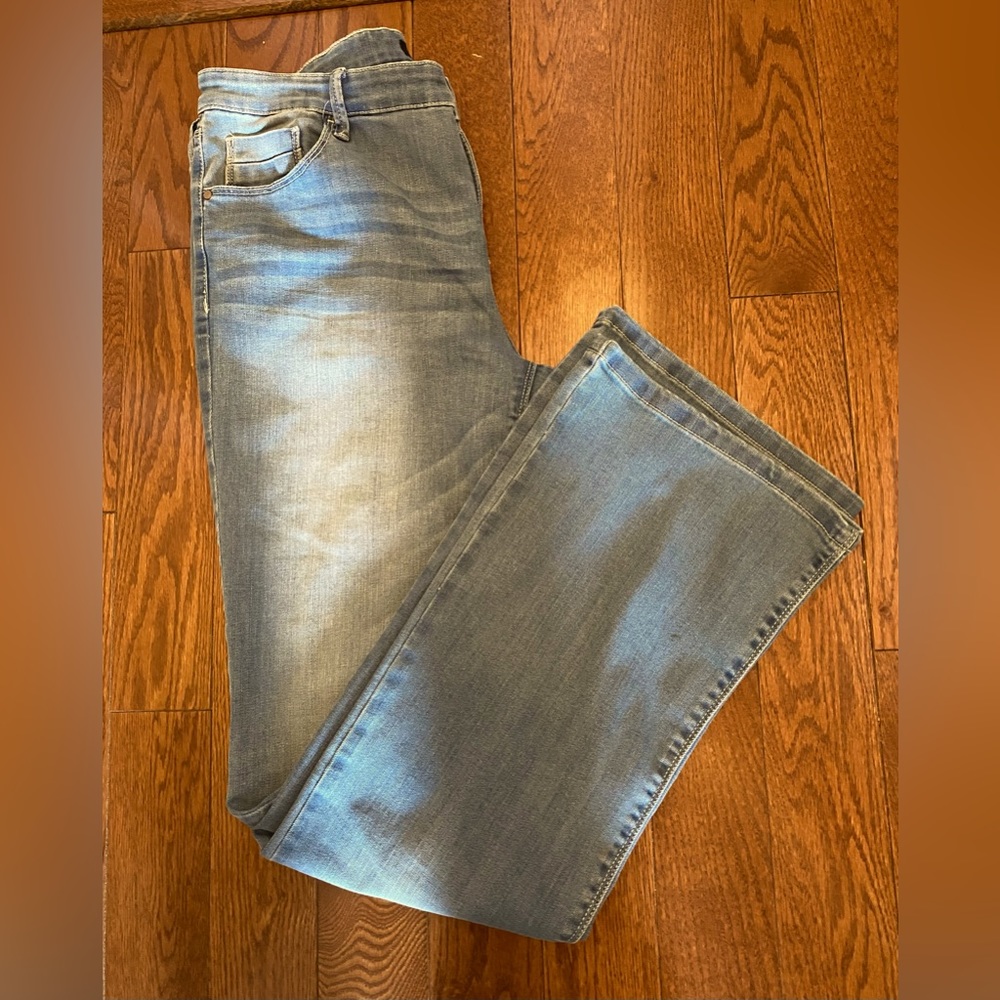 R Jeans light blue flared blue jeans in size 32